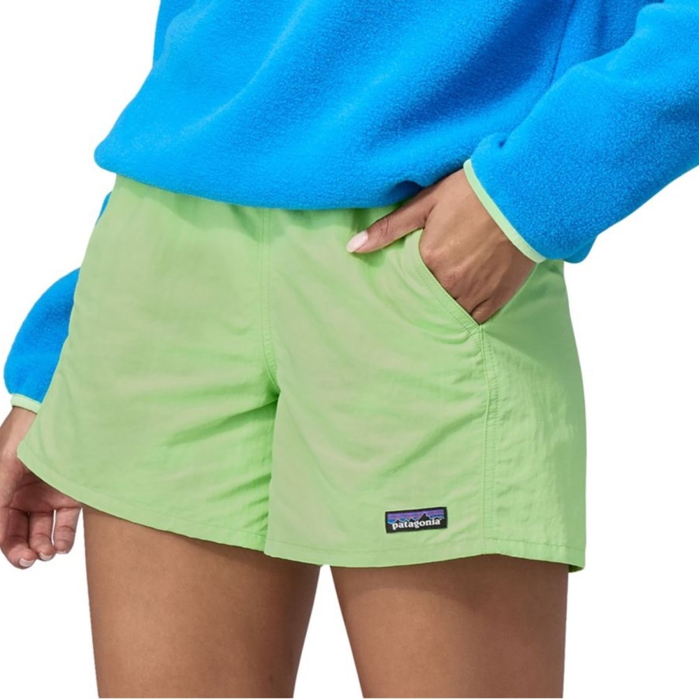 Patagonia 5 inch baggies short green new with tags